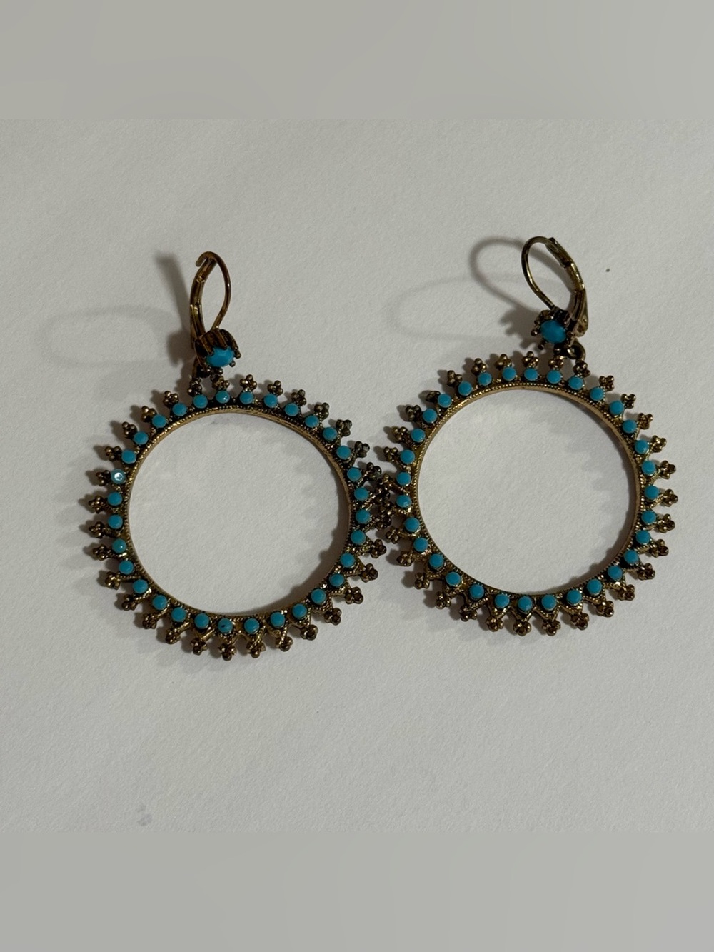 Vintage Gold-Tone Southwestern Scalloped Hoop Earrings with Turquoise Seed Beads